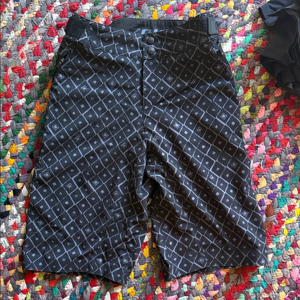 ZOIC navaeh MTB Baggie shorts Size M